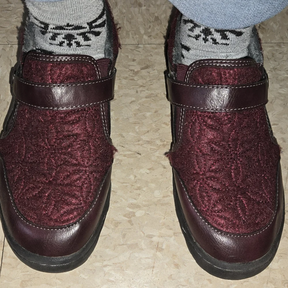 JBU Jambu Slip On Tide Oxford Wine Red Women Size 6.5 Faux Fur